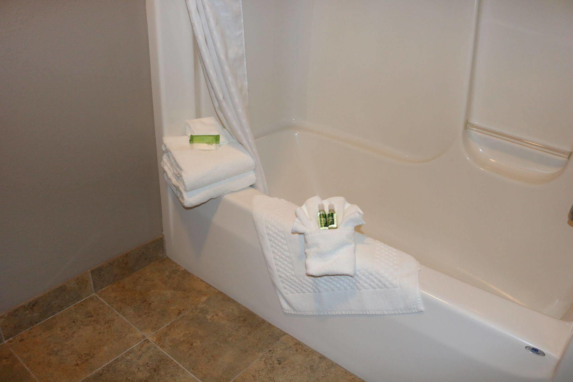 Qube Hotel - Polk City Zewnętrze zdjęcie
